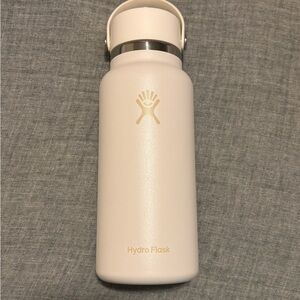 Limited Edition Nordstrom Ivory Hydro Flask